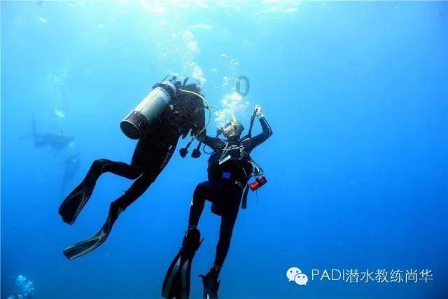 甜美奥莉暑假逛街